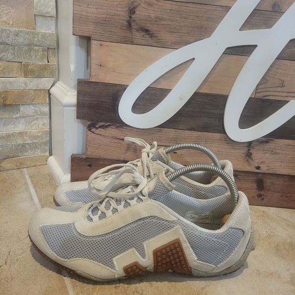 Merrell Women’s Relay Fly White Sneakers Size 9. Good Condition No Rips or Tears - Picture 3 of 9